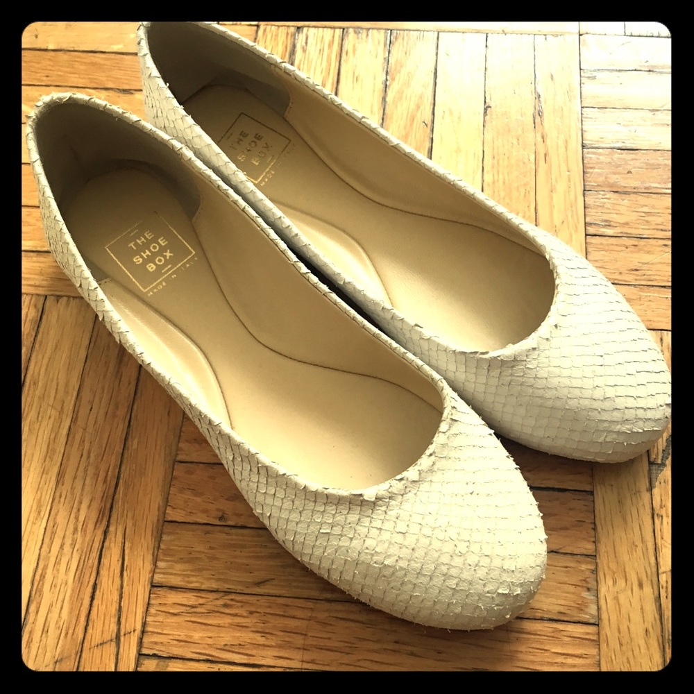 THE SHOE BOX Ballet Flats in White Snake—Size 35.5